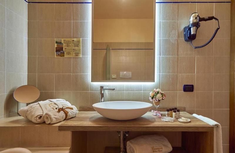 Casanova - Panoramic Rooms and Suites - Oda