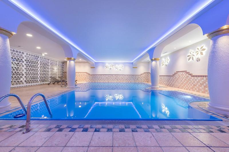 MONDI Hotel Tscherms - Havuz
