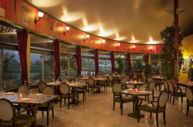 Sheraton Abu Dhabi Hotel & Resort - Restoran