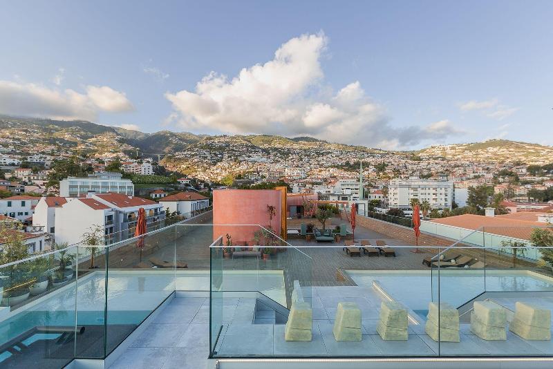 Three House Hotel - Genel