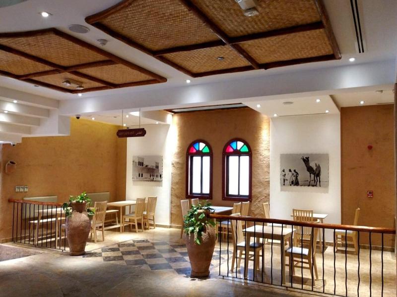 Al Liwan Suites Rawdat Al Khail - Restoran