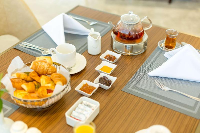 Clarion Hotel Jeddah Airport - Restoran