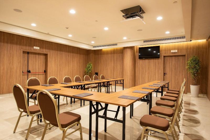 Gold Tower Lifestyle Hotel - Toplantı