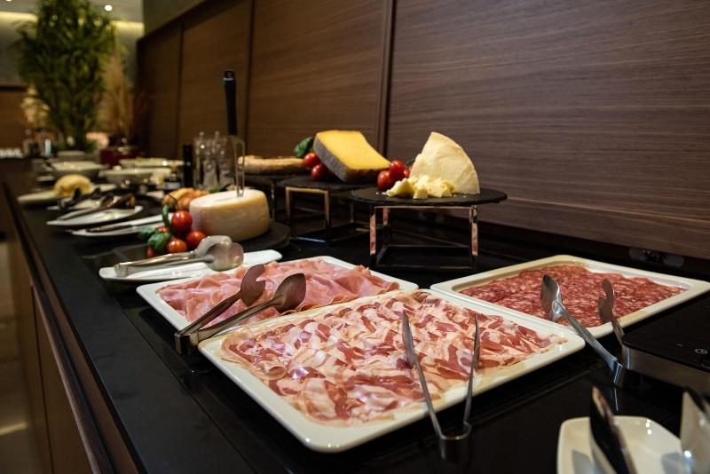 Gold Tower Lifestyle Hotel - Restoran