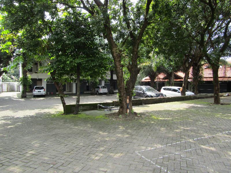 Hotel Kencana Jaya by ZUZU - Genel
