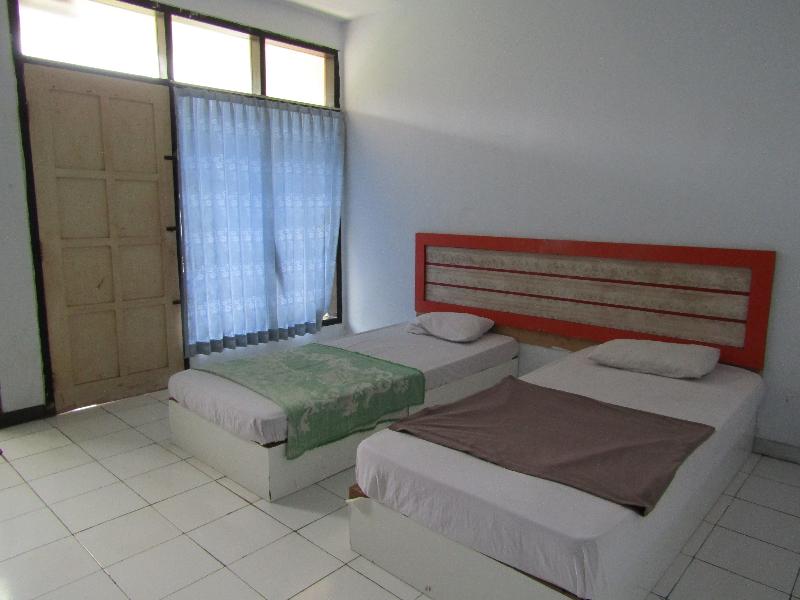 Hotel Kencana Jaya by ZUZU - Oda