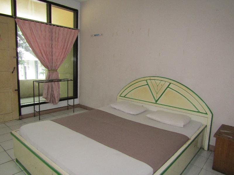 Hotel Kencana Jaya by ZUZU - Oda