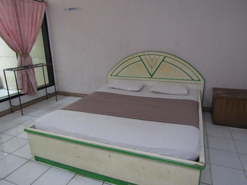 Hotel Kencana Jaya by ZUZU - Oda