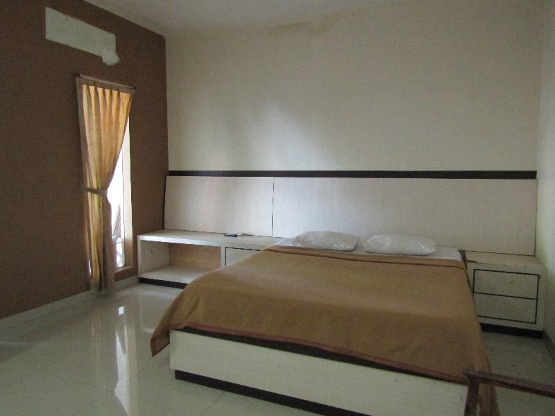Hotel Kencana Jaya by ZUZU - Oda