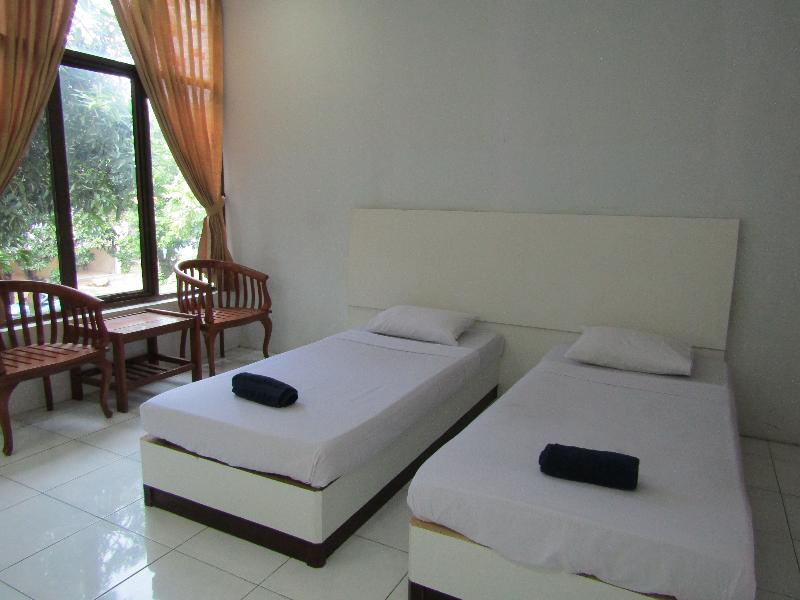 Hotel Kencana Jaya by ZUZU - Oda