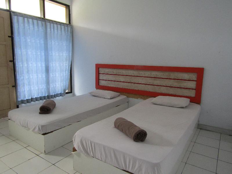 Hotel Kencana Jaya by ZUZU - Oda