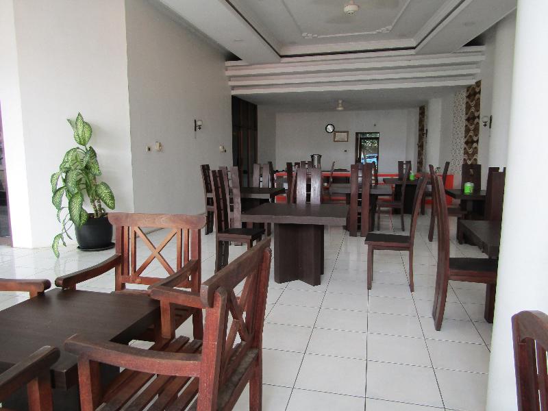 Hotel Kencana Jaya by ZUZU - Restoran