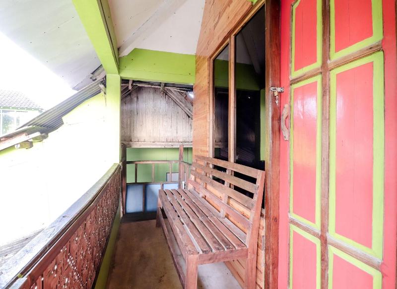 Penginapan Awandalu by ZUZU - Teras