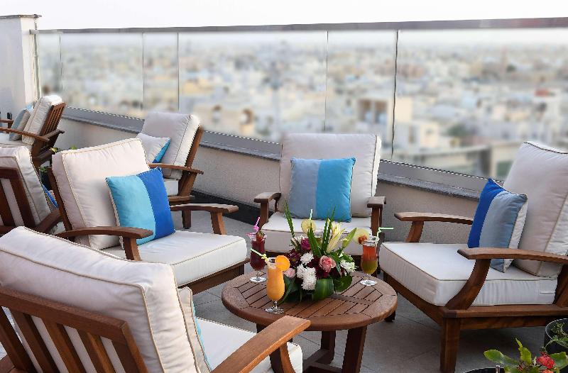 Golden Tulip Riyadh - Bar
