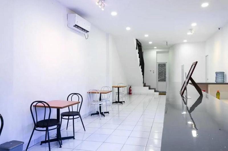 Formerly RedDoorz Hostel near Taman Puring - Lobi