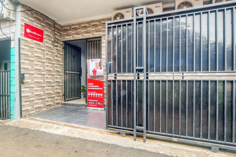 Formerly RedDoorz near Graha Cijantung Mall - Genel