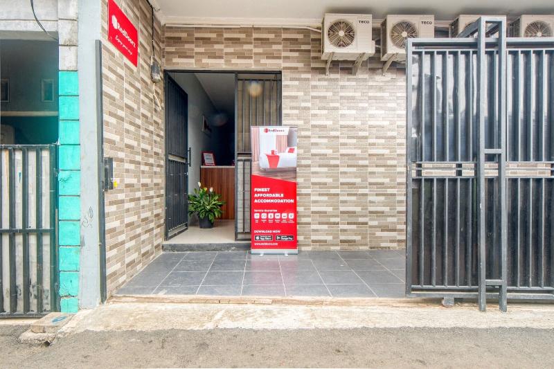 Formerly RedDoorz near Graha Cijantung Mall - Genel