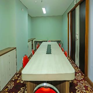 Super Oyo Townhouse Oak Ht Fiducia Pondok Gede fotoÄŸrafÄ±