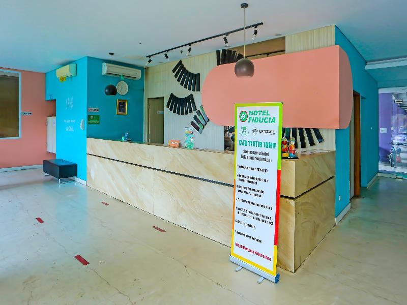 Super Oyo Townhouse Oak Ht Fiducia Pondok Gede - Lobi