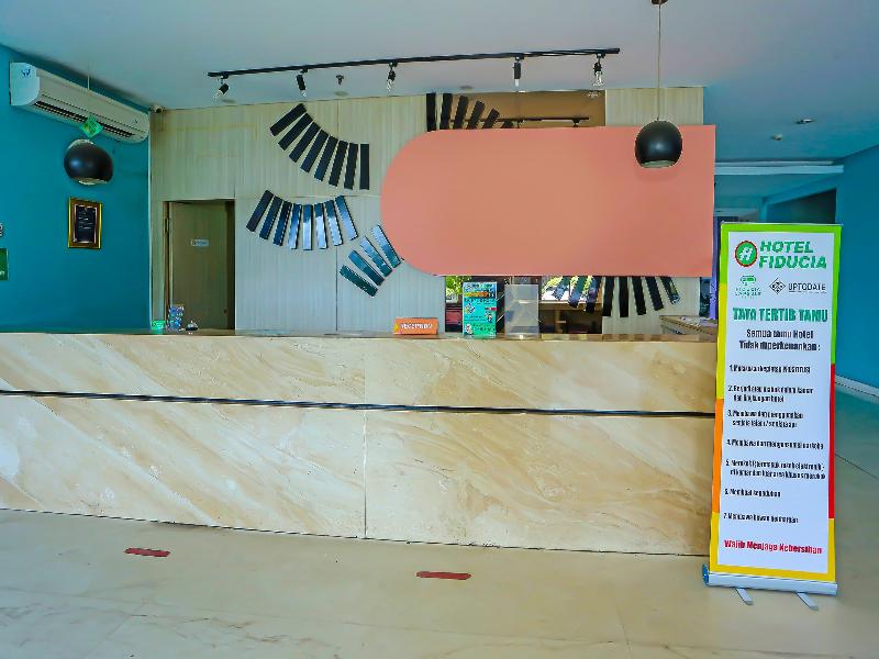Super Oyo Townhouse Oak Ht Fiducia Pondok Gede - Lobi