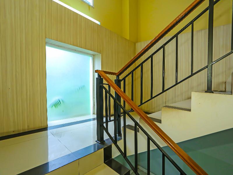 Super Oyo Townhouse Oak Ht Fiducia Pondok Gede - Lobi