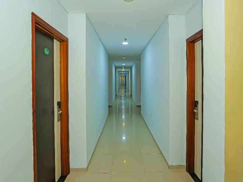 Super Oyo Townhouse Oak Ht Fiducia Pondok Gede - Lobi