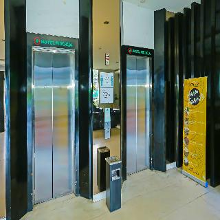 Super Oyo Townhouse Oak Ht Fiducia Pondok Gede fotoÄŸrafÄ±