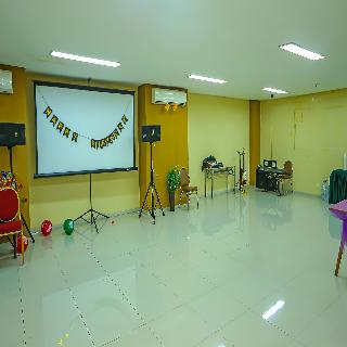 Super Oyo Townhouse Oak Ht Fiducia Pondok Gede fotoÄŸrafÄ±