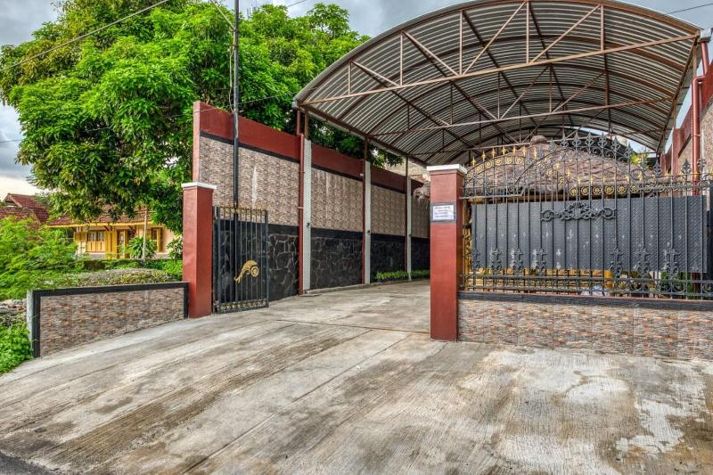 Formerly RedDoorz Syariah Kebon Rojo Park Blitar - Genel