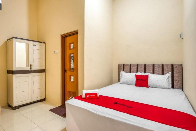 Formerly RedDoorz Syariah Kebon Rojo Park Blitar - Oda
