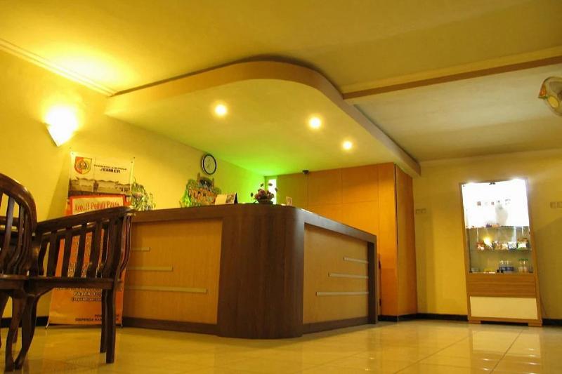 Hotel Lestari by ZUZU - Lobi