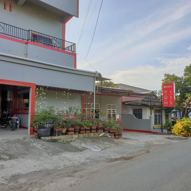 Formerly RedDoorz@ Hotel Yaki Mamuju - Genel