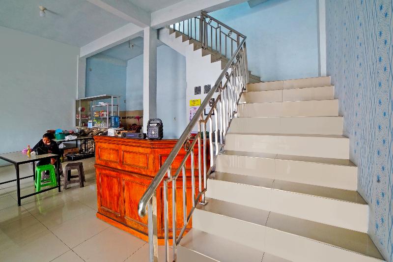 OYO 90922 Gurusinga Guesthouse - Lobi