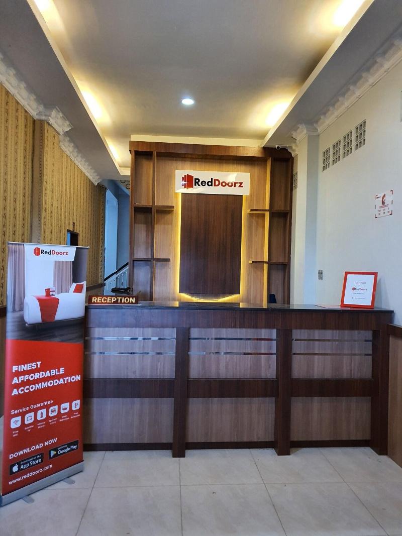 Formerly RedDoorz near CitraLand Gama City Medan - Lobi