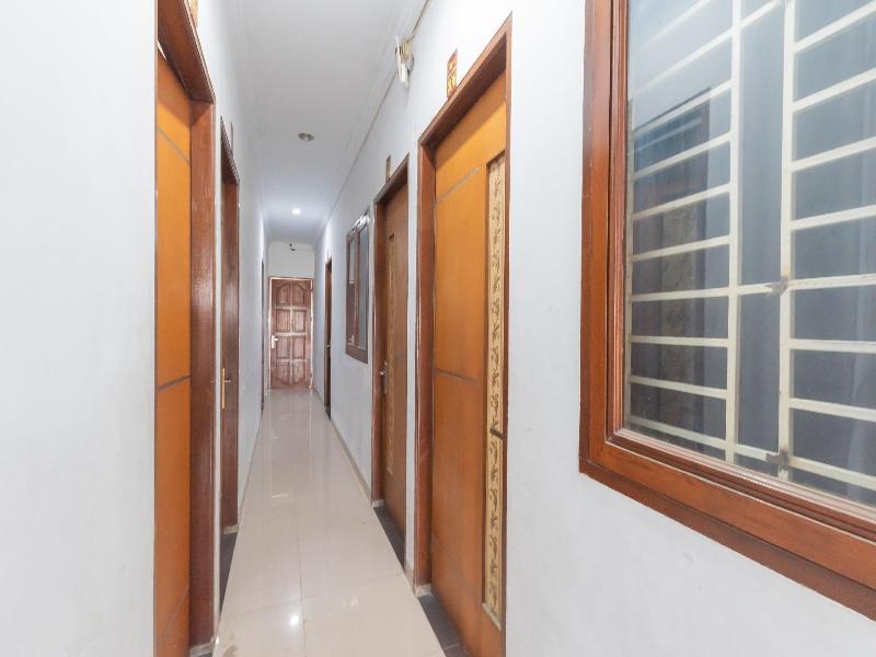 Formerly RedDoorz near CitraLand Gama City Medan - Lobi