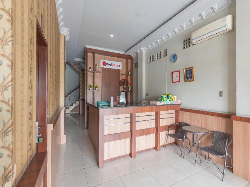 Formerly RedDoorz near CitraLand Gama City Medan - Lobi