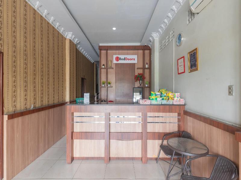 Formerly RedDoorz near CitraLand Gama City Medan - Lobi