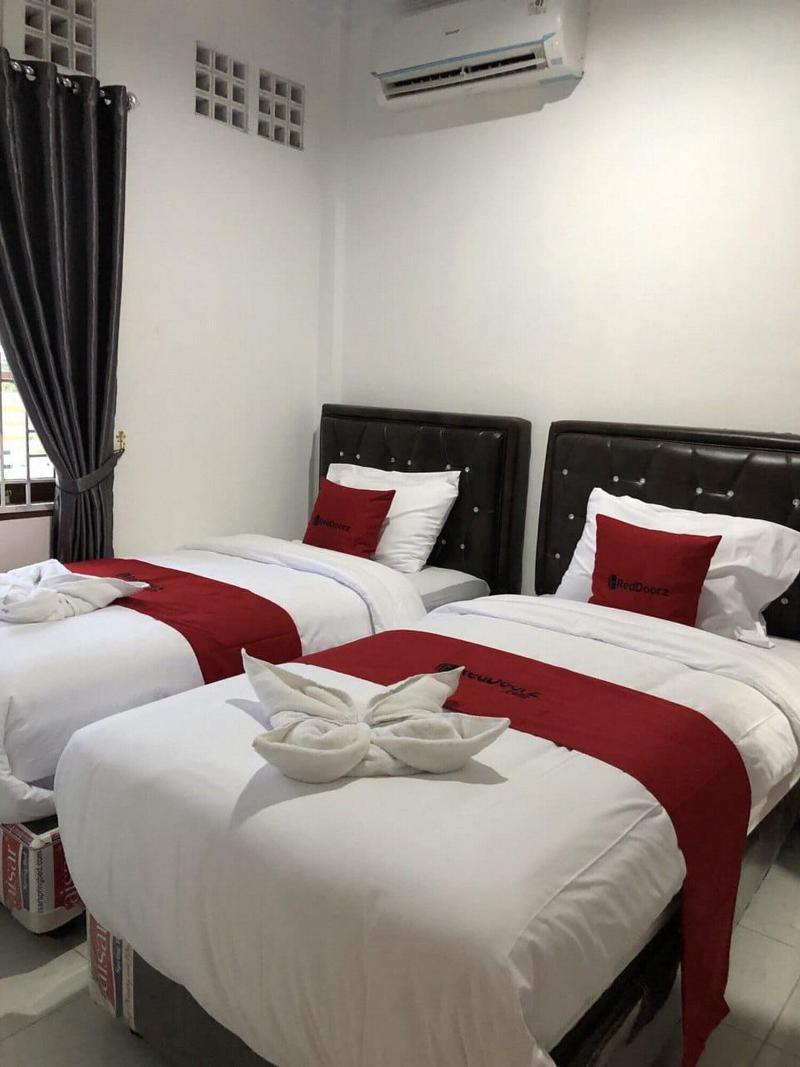 Formerly RedDoorz near CitraLand Gama City Medan - Oda