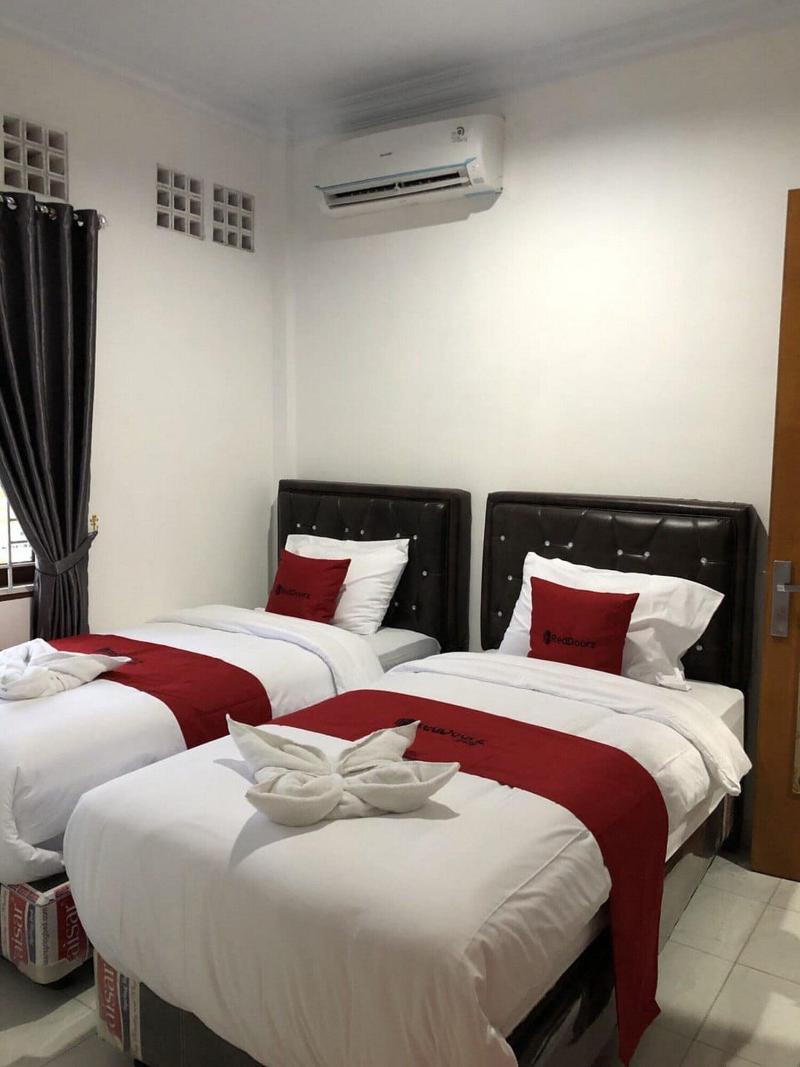 Formerly RedDoorz near CitraLand Gama City Medan - Oda
