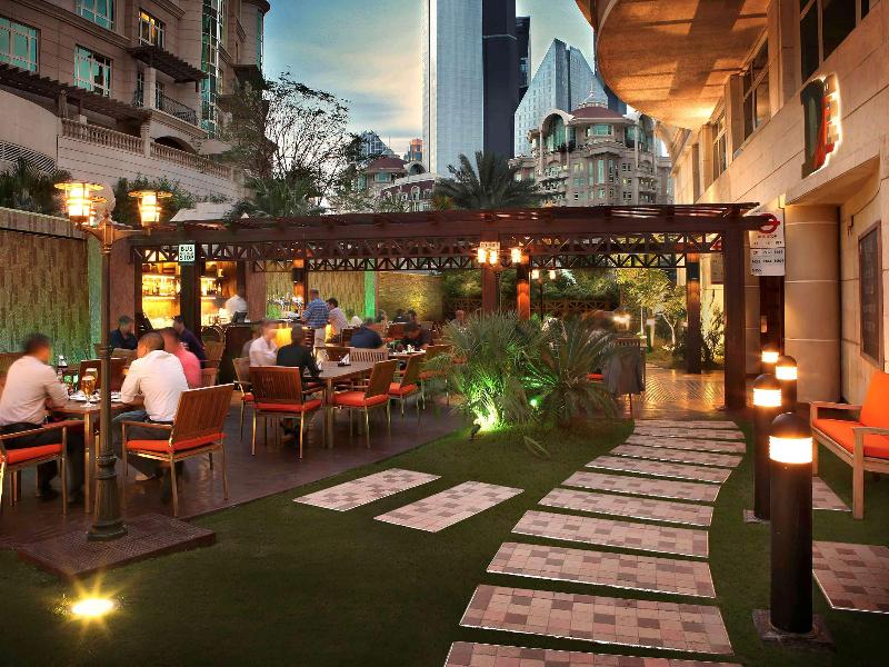 Swissotel Al Murooj Dubai - Bar