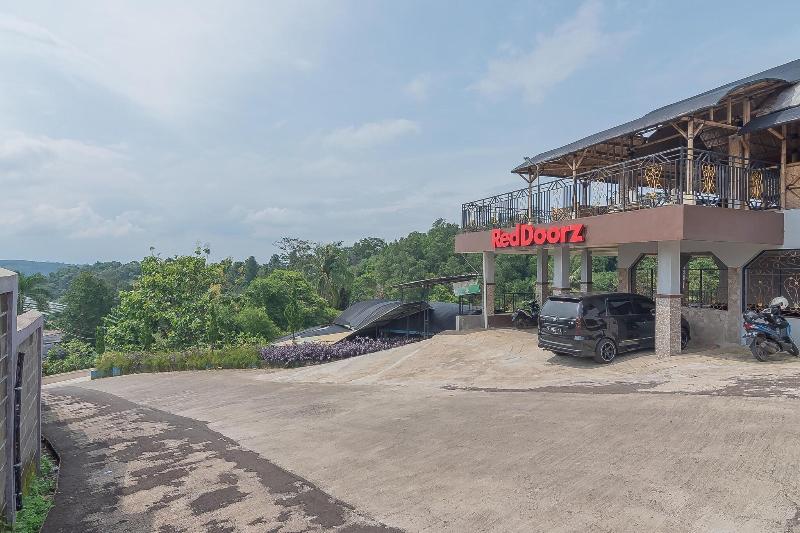 Formerly RedDoorz Resort Batu Apung Purwakarta - Genel