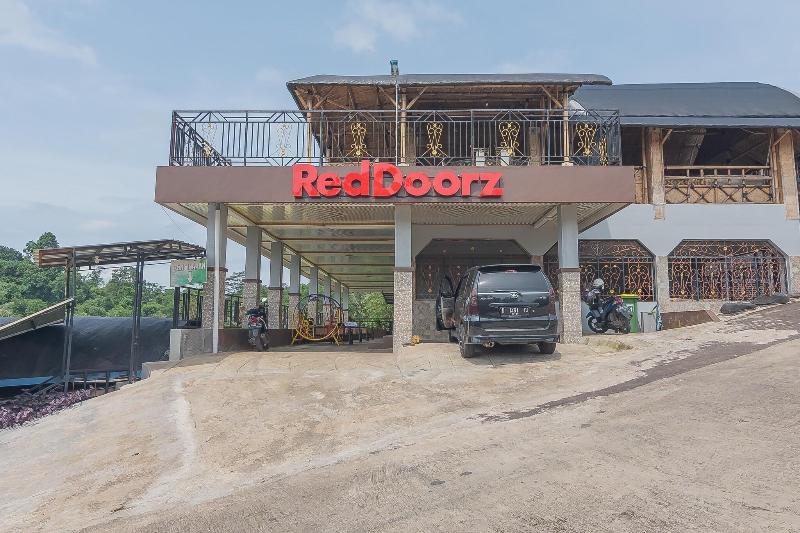 Formerly RedDoorz Resort Batu Apung Purwakarta - Genel