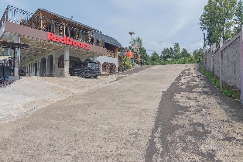 Formerly RedDoorz Resort Batu Apung Purwakarta - Genel