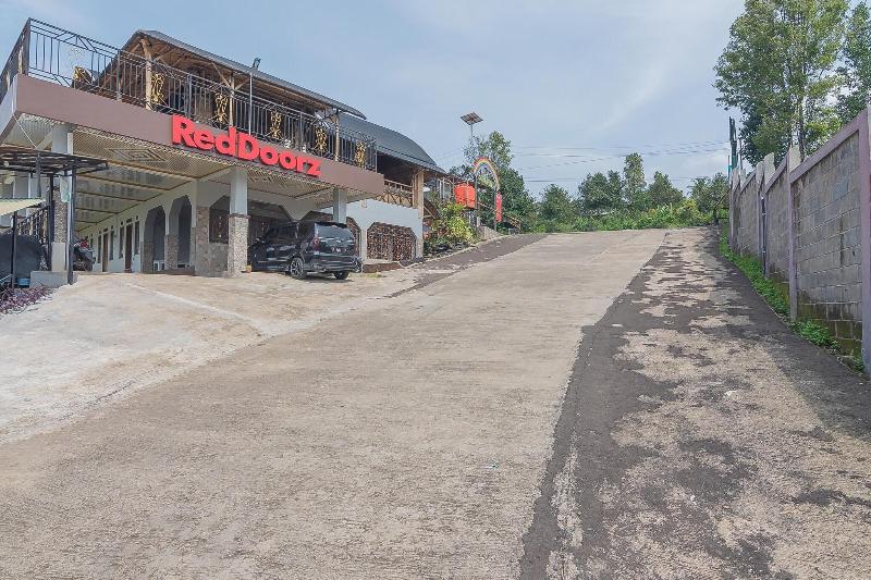 Formerly RedDoorz Resort Batu Apung Purwakarta - Genel