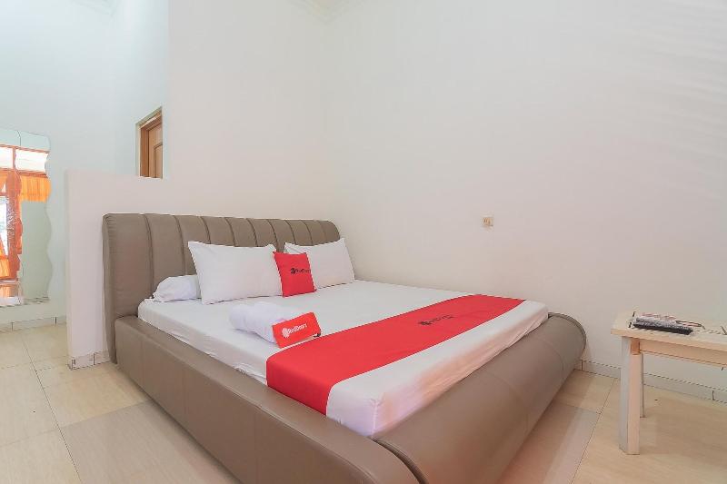 Formerly RedDoorz Resort Batu Apung Purwakarta - Oda
