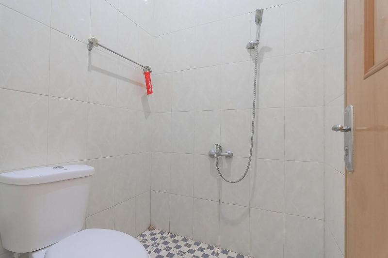 Formerly RedDoorz Resort Batu Apung Purwakarta - Oda