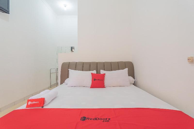 Formerly RedDoorz Resort Batu Apung Purwakarta - Oda