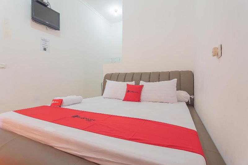 Formerly RedDoorz Resort Batu Apung Purwakarta - Oda