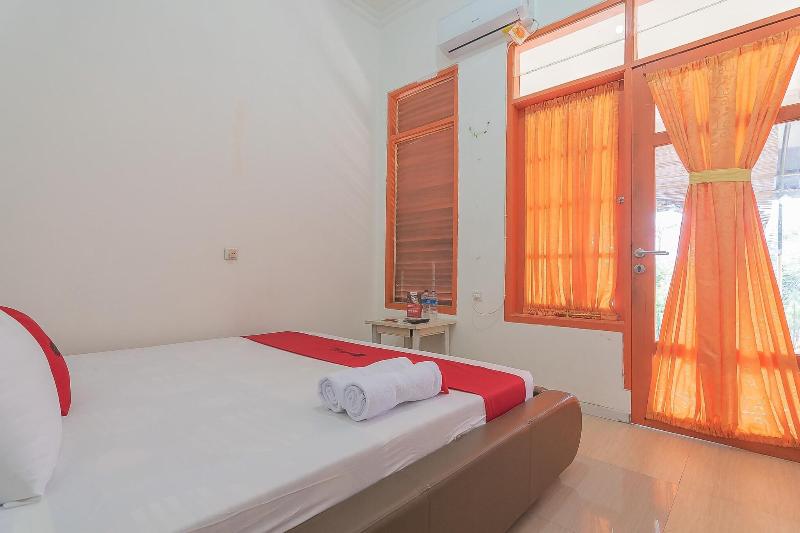 Formerly RedDoorz Resort Batu Apung Purwakarta - Oda