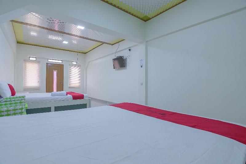 Formerly RedDoorz Resort Batu Apung Purwakarta - Oda